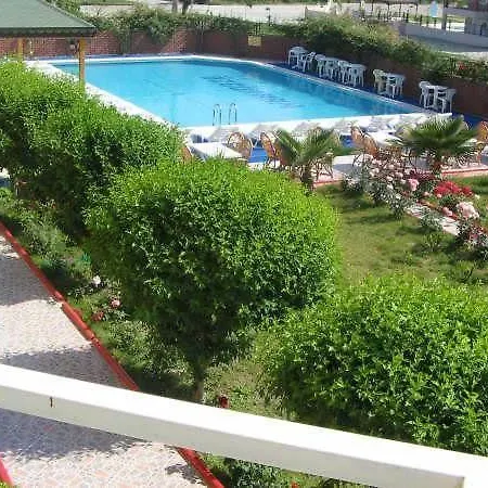 Ozgurhan فندق 3*